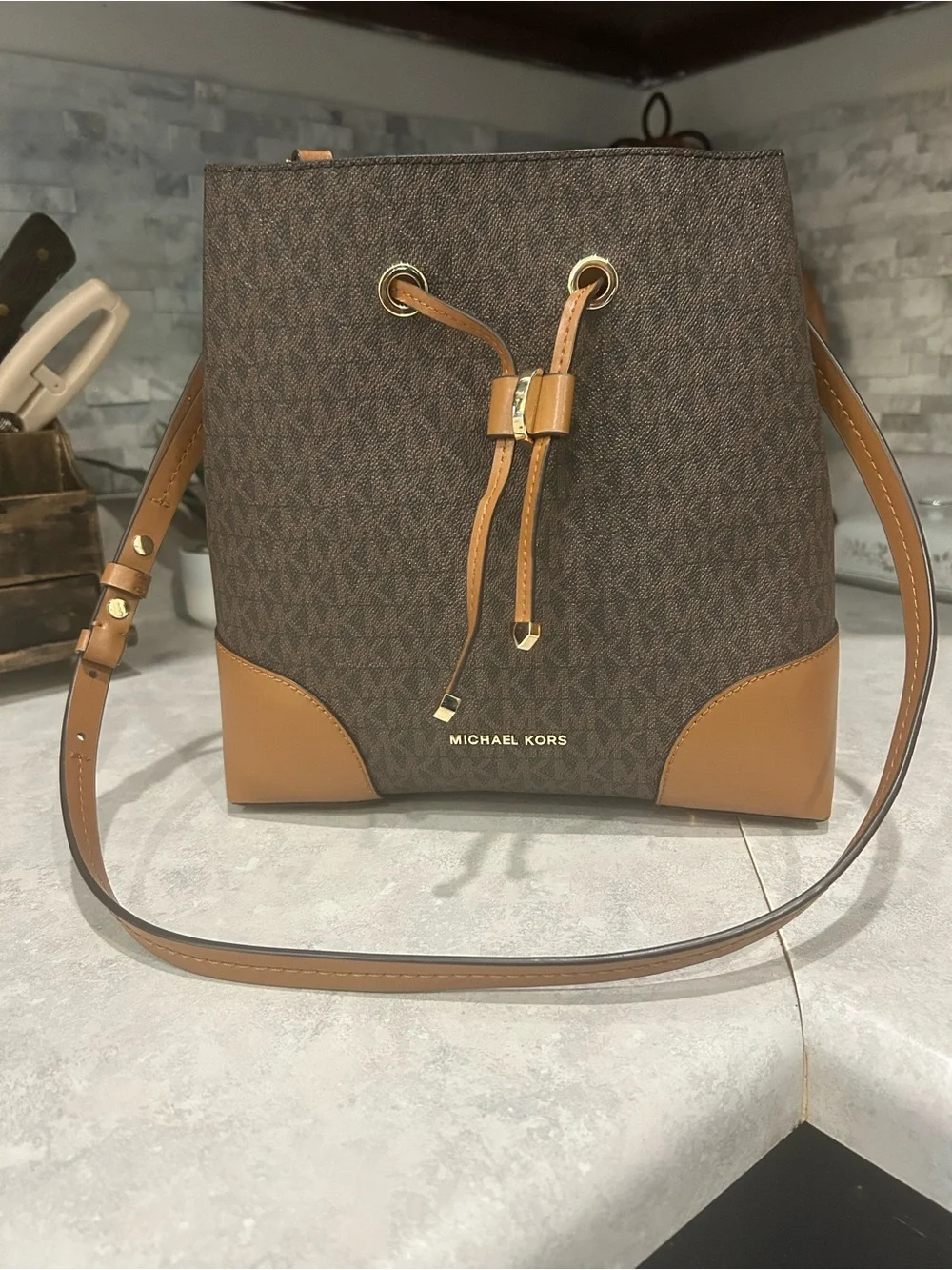 Michael Kors Signature Logo Bucket Bag Brown Cognac Crossbody Quiet Luxury